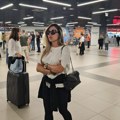 Sandra Afrika drami na aerodromu: Pevačicu jedna situacija izbacila iz takta, evo o čemu je reč (video)