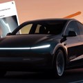 Tesla robotaksi bez jasnog razloga udario parkirani automobil