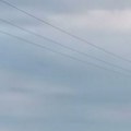 (Video) Motociklista leži nasred puta: Teška saobraćajna nesreća kod Čačka: Oko njega rasuta srča