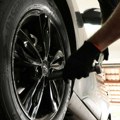 Oktobar tek počeo, a vreme kao usred zime: Kako da bezbedno vozimo sa letnjim gumama ili treba da ih što pre menjamo za zimske…