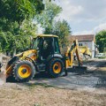 Mašine i radnici “Eko gradnje” u Plankovoj bašti – Zrenjaninci već sutra dobijaju nove pešačke staze! Radovi u Plankovom parku…