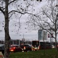 (FOTO/VIDEO) Kolaps na Novom Beogradu: Kolone vozila u Bulevaru Mihajla Pupina ka Brankovom mostu, autobusi stoje