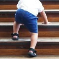 Dečak (6) zadobio teške povrede kod Vladičinog Hana: Igrao se sa sestrom, pa pao sa stepenica