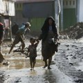 Skoro 2.000 ljudi se otrovalo hranom podeljenom u okviru programa Vlade u Indoneziji