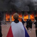 Sukobi demonstranata i policije širom Francuske, napadi na sedišta vlasti i medijske kuće