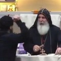 Užas u Sidneju: Sveštenika napao nožem usred propovedi, sve se dešavalo uživo u prenosu (video)