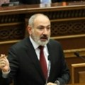 Helikopter armenskog premijera 'neplanirano' sletio zbog lošeg vremena