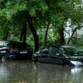 Jako nevreme napravilo haos u regionu: Automobili plutaju ulicama FOTO/VIDEO