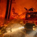 Vatrogasci se bore sa desetinama šumskih požara širom Velsa