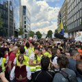 Najveće iznenađenje u sedištu EU: Baka studenta Uroša izvadila pasoš posle 30 godina da bi ga dočekala u Briselu FOTO