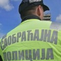 Vozio sa papirnim tablicama i kolima udario policajca, potraga u toku