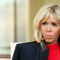 Макрон ц́е америчком суду понудити научне доказе да је његова супруга Брижит – жена