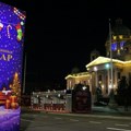 Ispred Narodne skupštine postavljeni ukrašeni štandovi za božićno selo