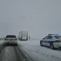 Stamatović: Vozači da budu oprezniji zbog snega i leda, ne kretati na put bez opreme