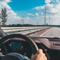 Jurio noću auto-putem u pogrešnom smeru, svi mu trubili, zakucao se u naplatnu rampu: horor snimak iz Hrvatske