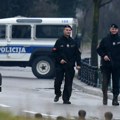 Preprečili im put kolima, pa ih pretukli Trojica muškaraca osumnjičena za nasilničko ponašanje: Žrtve udarali pesnicama po…