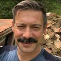 "Krčimo placeve povoljno" Milan Vasić otišao iz Beograda, pa seo na traktor: Pokazao kako ga rad na selu ispunjava