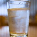 Kako da rashladite vodu za nekoliko minuta bez leda: Tri jednostavna trika koja zaista rade