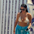 (Foto) Hermes torba i Šanel naočare Kaća Grujić na plažu ponela sve brendove, luda žurka na plus 35 stepeni: Grudi samo što ne…