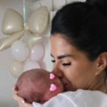 Prve fotografije iz doma nakon izlaska iz porodilišta supruga Mirčeta Radulovića pokazala malu Elenu, poznata kuma odmah došla…