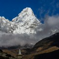 Lavina zatrpala kamp na Himalajima: Poginulo najmanje 15 nepalskih radnika