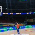 Legenda srpske košarke stala na liniju penala posle treninga Orlova: Magija je i dalje tu, čak i u levoj ruci