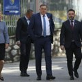 „Optužnicu ne razumem, nije na ćirilici, a ovaj sud nije legitiman“: Sramno ponašanje Dodika na ročištu u aferi…