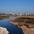 Ekološka i zdravstvena kriza: Ratom raseljene porodice u Gazi kupaju se i peru u zagađenom moru