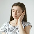 Da li je zujanje u ušima povezano sa oštećenjem nerva ili promenama u moždanom stablu