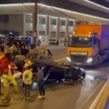 (VIDEO) Automobil prevrnut na krov: Nesreća na Mostarskoj petlji