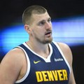 Magični Jokić korak bliže večnosti: Srbin novim brutalnim tripl-dablom ostavio legendu NBA lige u prašini!