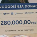 SBB fondacija upućuje tradicionalne novogodišnje donacije: Prvi ček uručen Alternativnom centru za devojke u Kruševcu