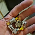 Elektronski uređaj koji svi bacamo, a sadrži 450 miligrama zlata od 22 karata! Evo kako se lako izdvaja
