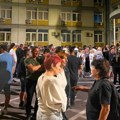 Protest ispred zgrade suda u Užicu zbog hapšenja maturanta osumnjičenog za napad na novinarku Informera