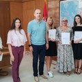 Lončar uručio ugovore o radu novoj grupi zdravstvenih radnika koji se vraćaju iz dijaspore