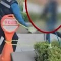 Pijani Rus napao policiju satarom Probali da ga savladaju elektrošokerom pa pucali na njega, haos u Seulu!