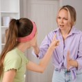 "Za***i se i saznaj" - novi kontroverzni vaspitni trend koji je zaludeo roditelje: "Kad je vidim u majici po ovoj zimi, stomak…