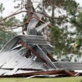 Tornada pogodila kuće u Misisipiju, jugoistoku SAD preti jako nevreme