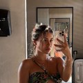 SAD je jasno zašto je zovu Džepna Venera: Naša pevačica kao nikad pre provocira u kupaćem, a grudi jedva obuzdala (foto)