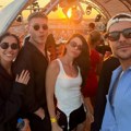 Милош Биковић са женом на Рејву! Ивана у прекратком црном шортсу, а друштво им праве Александар Радојичић и његова девојка…