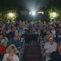 "Znamo da ćete imati izbore u Srbiji. Glasajte za budućnost, ne dozvolite da vam tatica popuje": Moćnom porukom komšija Mađara…