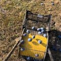 "Ko je ovo izmislio, ruke mu se pozlatile" Sprava za skupljanje šljiva bez saginjanja postala hit (video)