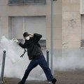(Foto, video) Eksplozija nasilja u Francuskoj! Više od 300 škola u blokadi: Srednjoškolci bacali projektile, ima povređenih i…