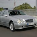 Prešao samo 89.900 kilometara za 25 godina: Na testu je bio čuveni Mercedes W210 VIDEO