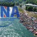 Ovo je najveća žurka na Balkanu trenutno, reka se ne vidi od splavara i kupača: Drinom zaplovilo 20.000 ljudi i 1.500…