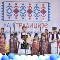 Svečana povorka mladih u narodnim nošnjama: „Dan tradicije“ u Beogradu /video, foto/