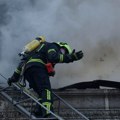 Ruski napadi dronovima i raketama na zapadne oblasti Ukrajine, požar u industrijskom objektu kod Kijeva