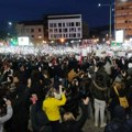 U Kragujevcu nekoliko hiljada ljudi u protestnoj šetnji i blokadi raskrsnice