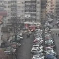 Požar u Nišu! Gori zgrada u Pasterovoj ulici, tri vatrogasna vozila na terenu (video)