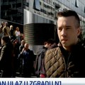 Grupa ljudi blokira ulaz u televiziju N1